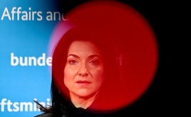 Reiche will Rente an Lebenserwartung koppeln und lehnt höhere Spitzensteuer ab