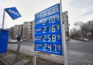 Klingbeil pocht auf Markteingriff bei Spritpreisen