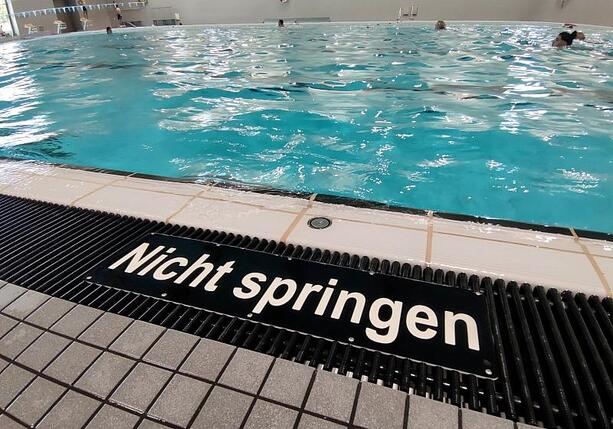 Bild vergr&ouml;&szlig;ern: Bundestag wirbt bei Ländern für Schwimmkurspflicht ab sechs Jahren