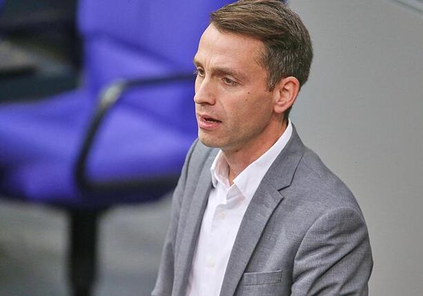 Bild vergr&ouml;&szlig;ern: Krisengipfel-Streit: Audretsch wirft Merz Kontrollverlust vor