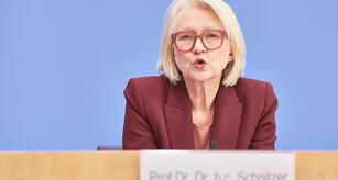 Wirtschaftsweise befürwortet Klimageld statt Spritpreis-Eingriffen