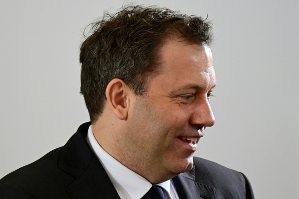 Bild vergr&ouml;&szlig;ern: Hohe Spritpreise: Klingbeil pocht trotz Absage des Kanzlers auf Markteingriffe