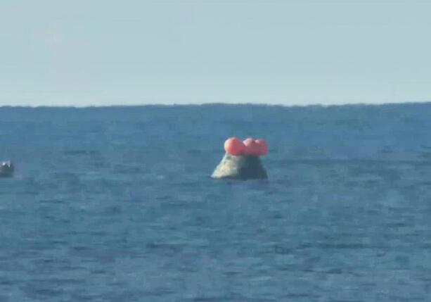 Bild vergr&ouml;&szlig;ern: Artemis-2-Kapsel im Pazifik gelandet