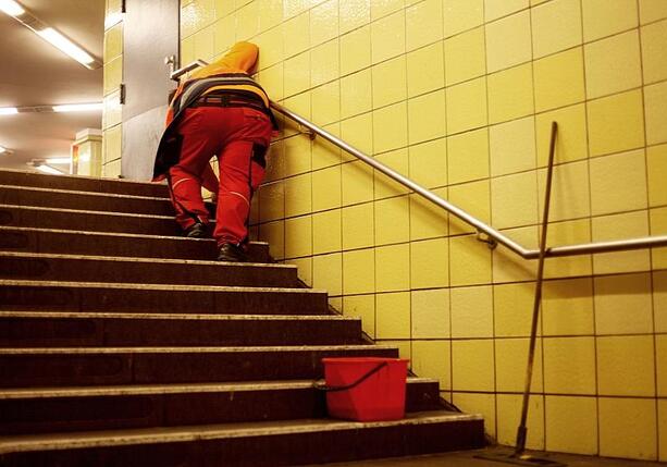 Bild vergr&ouml;&szlig;ern: Unternehmen sparen an Reinigungen