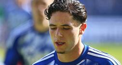 2. Bundesliga: Schalke verteidigt Tabellenführung in Unterzahl