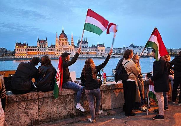 Bild vergr&ouml;&szlig;ern: Weber sieht Wahl in Ungarn als Signal gegen Europas Rechtspopulisten