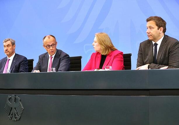 Bild vergr&ouml;&szlig;ern: Bundesregierung kündigt Energiesofortprogramm an