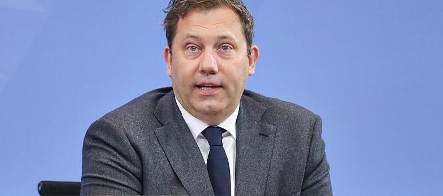 Klingbeil: Mineralölkonzerne verstärkt kartellrechtlich im Fokus