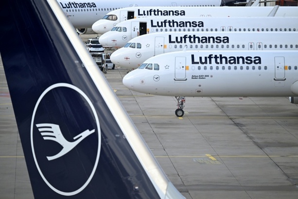 Bild vergr&ouml;&szlig;ern: Streiks bei der Lufthansa sorgen auch am Dienstag für zahlreiche Flugausfälle