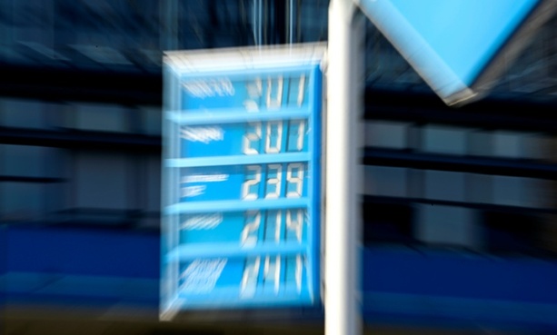 Bild vergr&ouml;&szlig;ern: Eile bei Entlastungen: Koalition will Tankrabatt zum 1. Mai in Kraft setzen