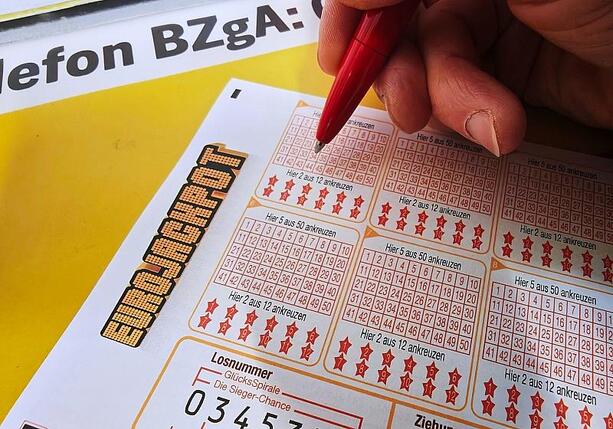 Bild vergr&ouml;&szlig;ern: Gewinnzahlen Eurojackpot vom Dienstag (14.04.2026)