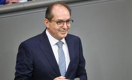 Dobrindt plant 3,5 Milliarden Mehrkosten für Beamte pro Jahr