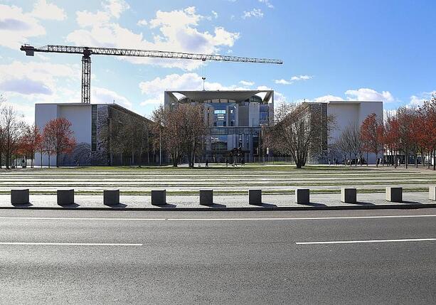 Bild vergr&ouml;&szlig;ern: DGB ruft Merz zu Benzingipfel mit Ölkonzernen auf