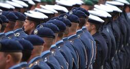 Pistorius verbannt private Handys aus Bundeswehr-Dienststellen