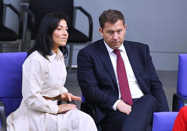 Bild vergr&ouml;&szlig;ern: Klingbeil legt Vorbehalte gegen Energiegesetze von Reiche ein