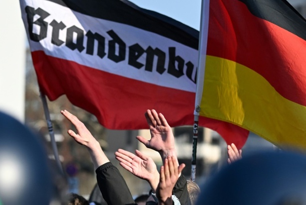 Bild vergr&ouml;&szlig;ern: Behörden: Deutlich mehr rechte Gewalttaten in Brandenburg