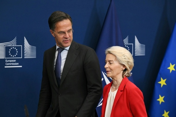 Bild vergr&ouml;&szlig;ern: Rutte und von der Leyen wollen Rüstungsproduktion in Europa steigern
