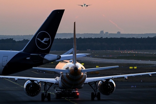 Bild vergr&ouml;&szlig;ern: Airline-Verband warnt vor Flugausfällen wegen Kerosinmangels ab Ende Mai in Europa