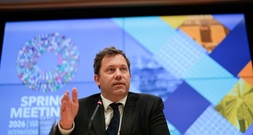 Möglicher Kerosinmangel: Klingbeil fordert Vorbereitungen in Deutschland