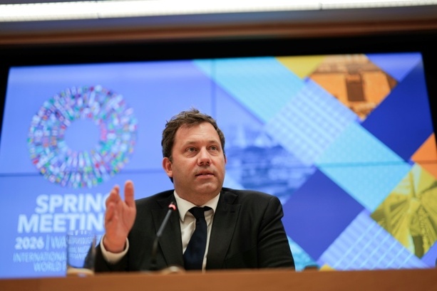 Bild vergr&ouml;&szlig;ern: Möglicher Kerosinmangel: Klingbeil fordert Vorbereitungen in Deutschland