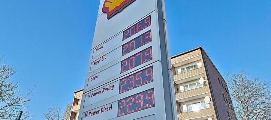 Deutsche sehen Schuld für hohen Benzinpreis bei Ölkonzernen