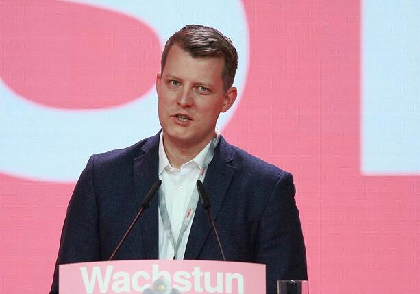Bild vergr&ouml;&szlig;ern: NRW-FDP-Landeschef Henning Höne mit gutem Ergebnis wiedergewählt