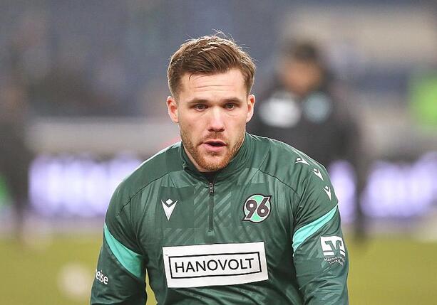 Bild vergr&ouml;&szlig;ern: 2. Bundesliga: Hannover und Paderborn trennen sich unentschieden