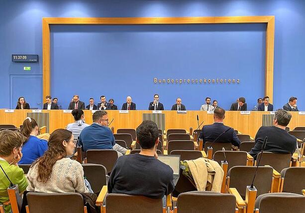 Bild vergr&ouml;&szlig;ern: Bundesregierung blickt zurückhaltend auf US-Iran-Verhandlungen