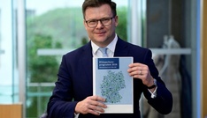 Vor Klimadialog: Schneider sieht in Energiekrise Chance für mehr Klimaschutz