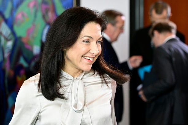 Bild vergr&ouml;&szlig;ern: Wirtschaftsministerin Reiche stellt Frühjahrsprojektion der Bundesregierung vor