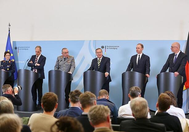 Bild vergr&ouml;&szlig;ern: Bundeswehr soll neu ausgerichtet werden