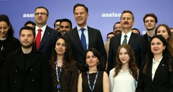 Rutte versichert der Türkei Beistand der Nato nach Raketen aus dem Iran