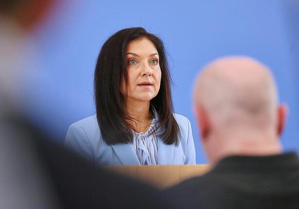 Bild vergr&ouml;&szlig;ern: Bundesregierung kappt Konjunkturprognose