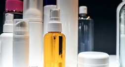 Weniger Schadstoffe im Urin: Verzicht auf Kosmetik wirkt schon nach wenigen Tagen