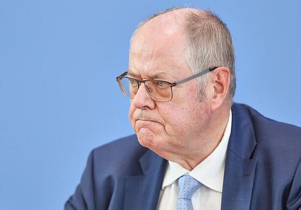 Bild vergr&ouml;&szlig;ern: Steinbrück sieht beispiellose Verdichtung von Herausforderungen