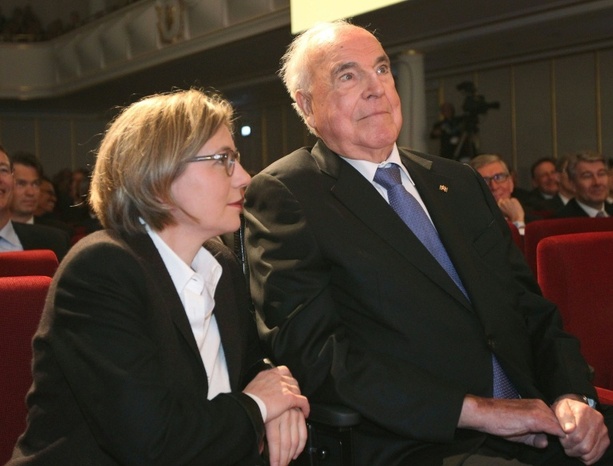 Bild vergr&ouml;&szlig;ern: Streit über Kohl-Buch vor Bundesgerichtshof: Witwe steht kein Geld zu