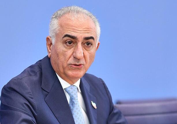 Bild vergr&ouml;&szlig;ern: Schah-Sohn bei Berlin-Besuch mit Tomate beworfen