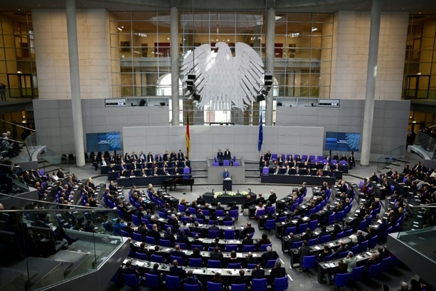 Bild vergr&ouml;&szlig;ern: Bundestag stimmt für 1000-Euro-Entlastungsprämie