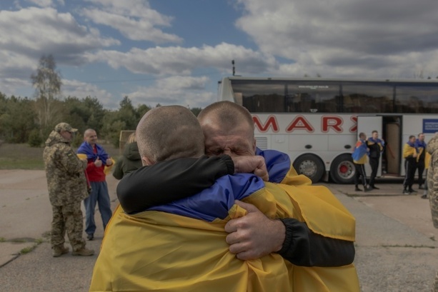 Bild vergr&ouml;&szlig;ern: Zweiter Gefangenenaustausch zwischen der Ukraine und Russland im April
