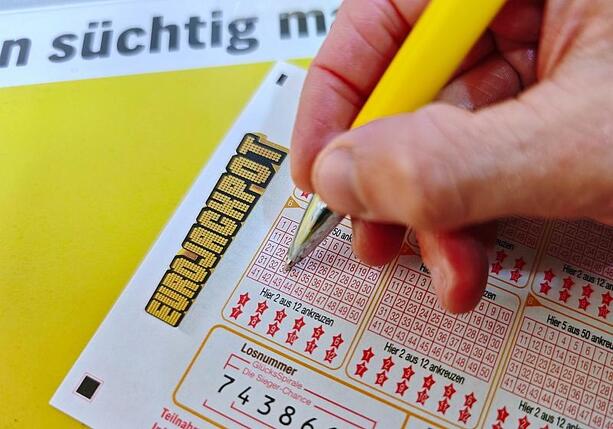 Bild vergr&ouml;&szlig;ern: Gewinnzahlen Eurojackpot vom Freitag (24.04.2026)