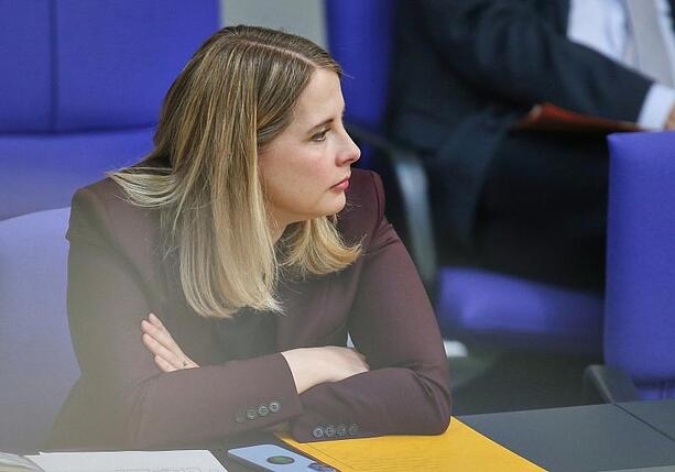 Bild vergr&ouml;&szlig;ern: Bericht: Prien und Hubertz von Signal-Attacke betroffen