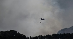 Hunderte Feuerwehrleute gegen Waldbrände in Nordjapan im Einsatz