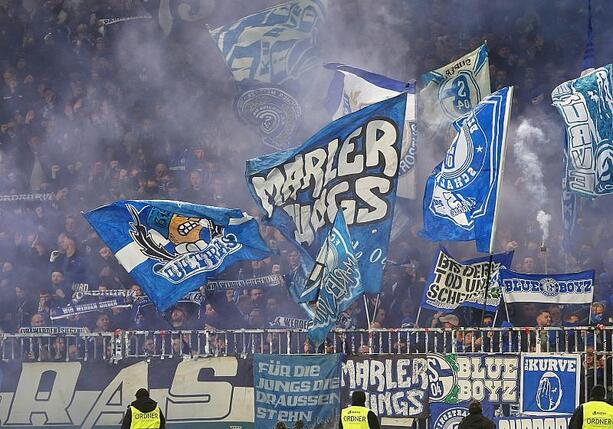 Bild vergr&ouml;&szlig;ern: 2. Bundesliga: Schalke dreht Topspiel in Paderborn