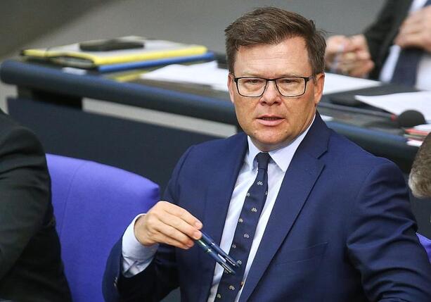 Bild vergr&ouml;&szlig;ern: Bundesumweltminister denkt über Haushaltsnotlage nach