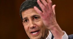 Wichtiger Senator gibt Widerstand gegen Trumps Fed-Kandidaten auf