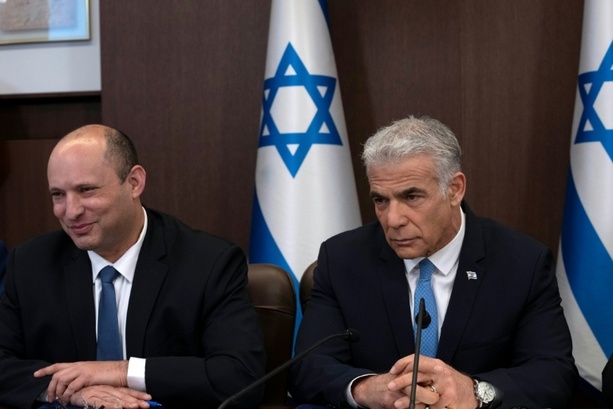 Bild vergr&ouml;&szlig;ern: Frühere Regierungschefs Bennett und Lapid bündeln Kräfte gegen Netanjahu in Israel