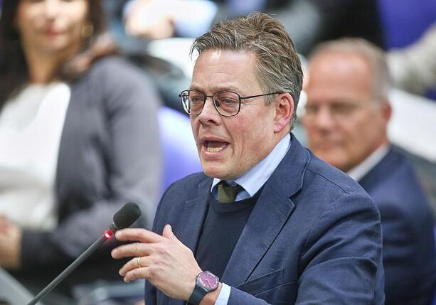 Bild vergr&ouml;&szlig;ern: Sicherheitspolitiker sieht in Signal-Attacke Weckruf