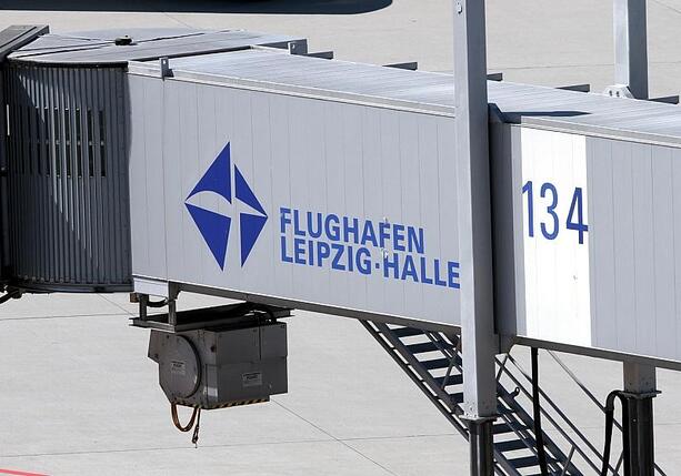 Bild vergr&ouml;&szlig;ern: Abschiebeflug mit afghanischen Straftätern gestartet