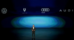 Konzernchef Blume: VW plant Einstieg ins Rüstungsgeschäft