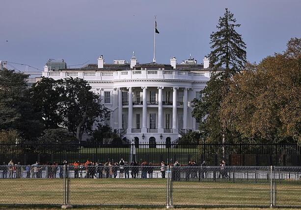 Bild vergr&ouml;&szlig;ern: Streit über Iran: Trump greift Merz an